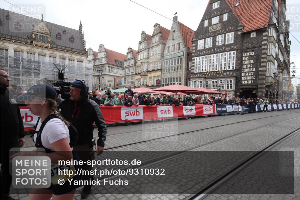 05.10.2025 - 20. swb-Marathon Bremen Yannick Fuchs http://msf.ph/oto/9310932 05.10.2025 11:25:23 Ziel 9763 meine-sportfotos.de