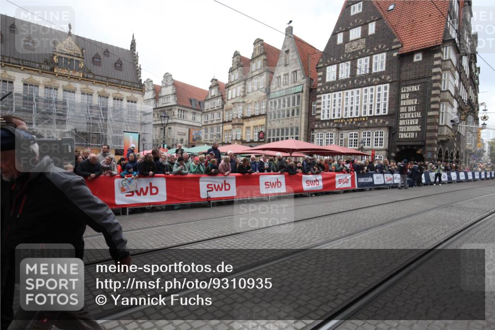 05.10.2025 - 20. swb-Marathon Bremen Yannick Fuchs http://msf.ph/oto/9310935 05.10.2025 11:25:24 Ziel  meine-sportfotos.de