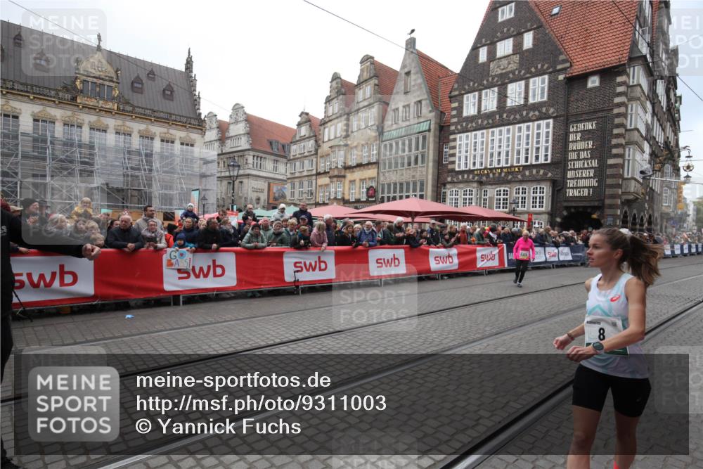 05.10.2025 - 20. swb-Marathon Bremen Yannick Fuchs http://msf.ph/oto/9311003 05.10.2025 11:25:43 Ziel 9338 meine-sportfotos.de