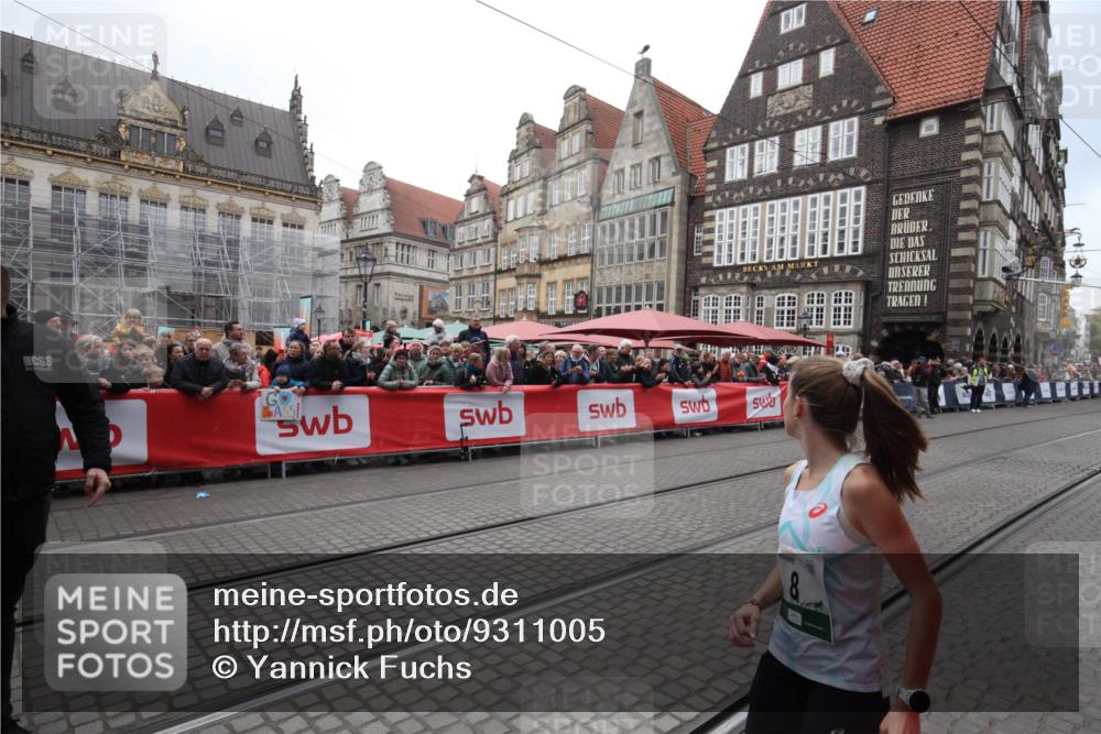 05.10.2025 - 20. swb-Marathon Bremen Yannick Fuchs http://msf.ph/oto/9311005 05.10.2025 11:25:44 Ziel 9338 meine-sportfotos.de