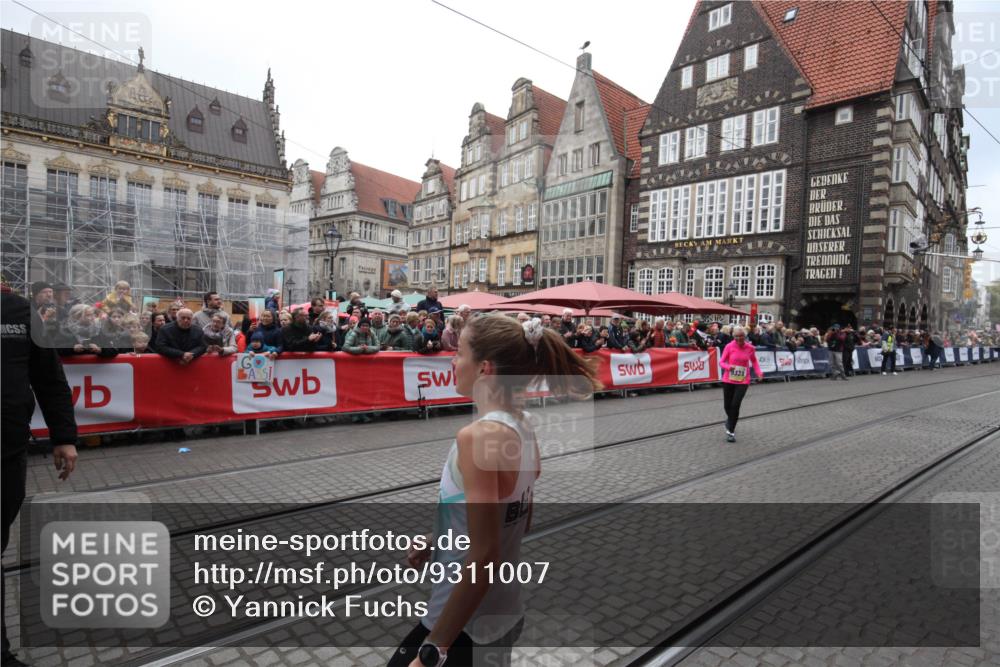 05.10.2025 - 20. swb-Marathon Bremen Yannick Fuchs http://msf.ph/oto/9311007 05.10.2025 11:25:45 Ziel 9338 meine-sportfotos.de