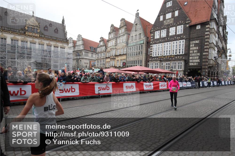 05.10.2025 - 20. swb-Marathon Bremen Yannick Fuchs http://msf.ph/oto/9311009 05.10.2025 11:25:45 Ziel 9338 meine-sportfotos.de