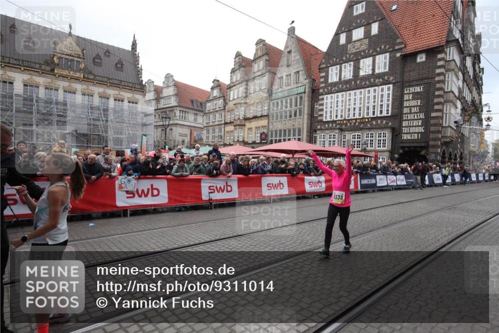 05.10.2025 - 20. swb-Marathon Bremen Yannick Fuchs http://msf.ph/oto/9311014 05.10.2025 11:25:46 Ziel 9338 meine-sportfotos.de