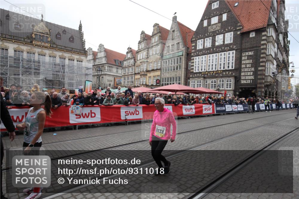 05.10.2025 - 20. swb-Marathon Bremen Yannick Fuchs http://msf.ph/oto/9311018 05.10.2025 11:25:47 Ziel 9338 meine-sportfotos.de