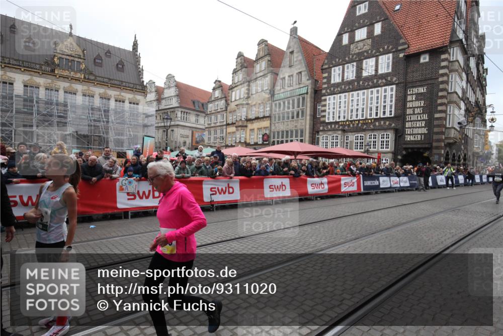 05.10.2025 - 20. swb-Marathon Bremen Yannick Fuchs http://msf.ph/oto/9311020 05.10.2025 11:25:48 Ziel 9338 meine-sportfotos.de