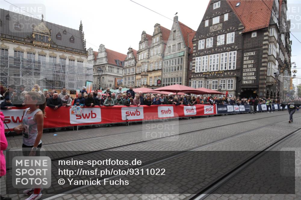 05.10.2025 - 20. swb-Marathon Bremen Yannick Fuchs http://msf.ph/oto/9311022 05.10.2025 11:25:49 Ziel 9338, 10184 meine-sportfotos.de
