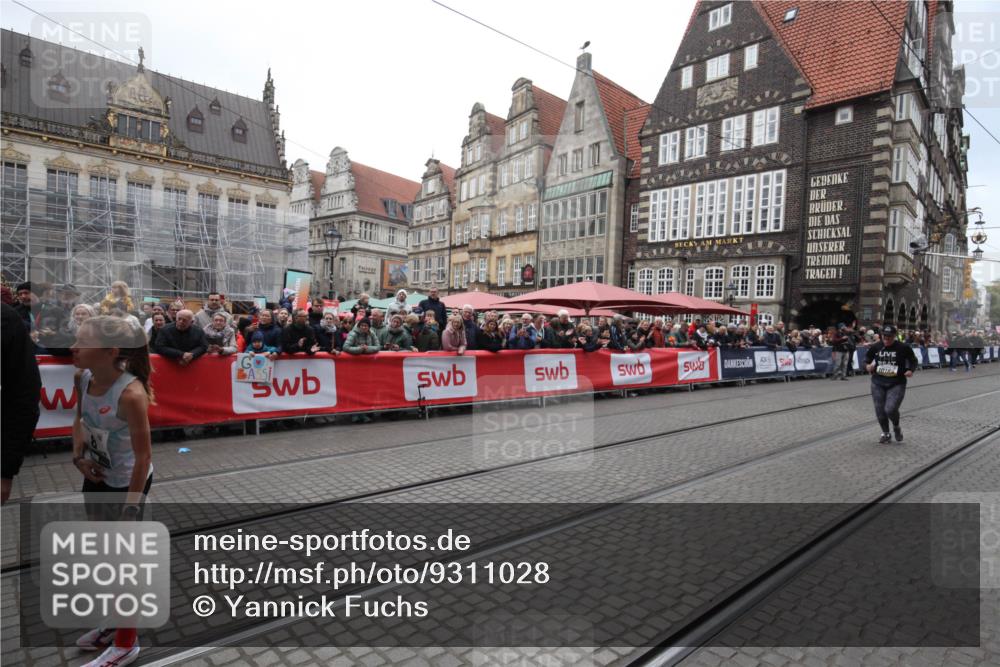 05.10.2025 - 20. swb-Marathon Bremen Yannick Fuchs http://msf.ph/oto/9311028 05.10.2025 11:25:51 Ziel 10184 meine-sportfotos.de