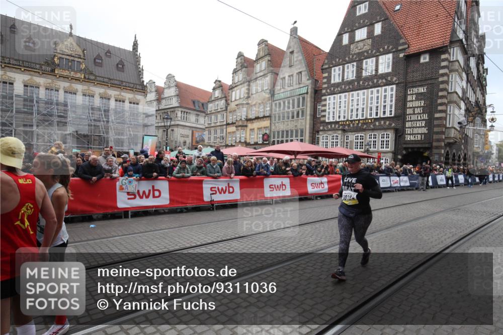05.10.2025 - 20. swb-Marathon Bremen Yannick Fuchs http://msf.ph/oto/9311036 05.10.2025 11:25:53 Ziel 10184 meine-sportfotos.de