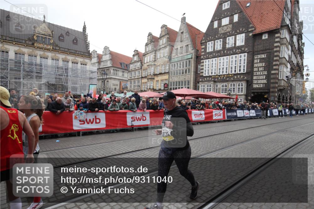 05.10.2025 - 20. swb-Marathon Bremen Yannick Fuchs http://msf.ph/oto/9311040 05.10.2025 11:25:54 Ziel 10184 meine-sportfotos.de