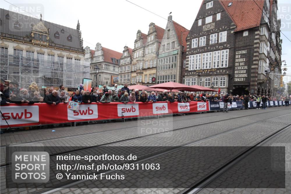 05.10.2025 - 20. swb-Marathon Bremen Yannick Fuchs http://msf.ph/oto/9311063 05.10.2025 11:26:01 Ziel  meine-sportfotos.de