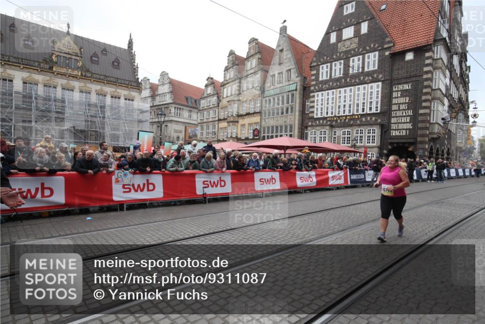 05.10.2025 - 20. swb-Marathon Bremen Yannick Fuchs http://msf.ph/oto/9311087 05.10.2025 11:26:08 Ziel 10144 meine-sportfotos.de