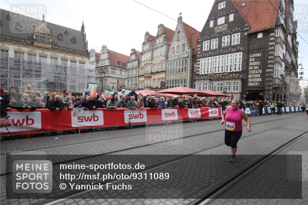 05.10.2025 - 20. swb-Marathon Bremen Yannick Fuchs http://msf.ph/oto/9311089 05.10.2025 11:26:08 Ziel 10144 meine-sportfotos.de