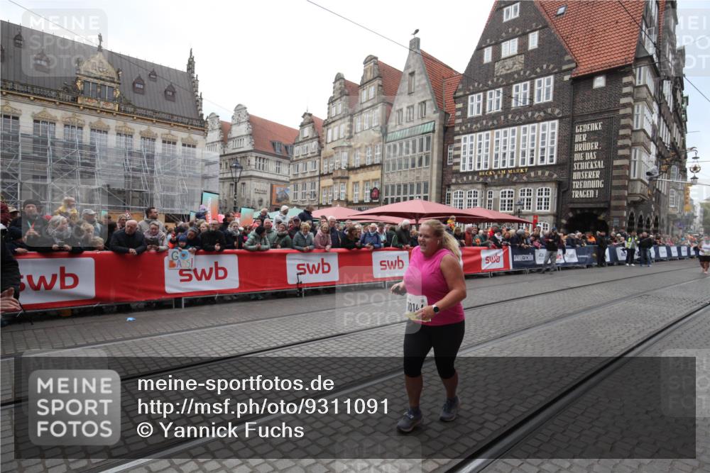 05.10.2025 - 20. swb-Marathon Bremen Yannick Fuchs http://msf.ph/oto/9311091 05.10.2025 11:26:09 Ziel 10144 meine-sportfotos.de