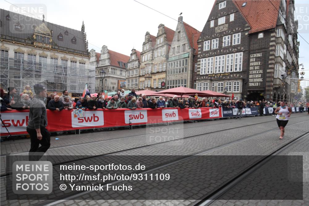 05.10.2025 - 20. swb-Marathon Bremen Yannick Fuchs http://msf.ph/oto/9311109 05.10.2025 11:26:15 Ziel 10373 meine-sportfotos.de