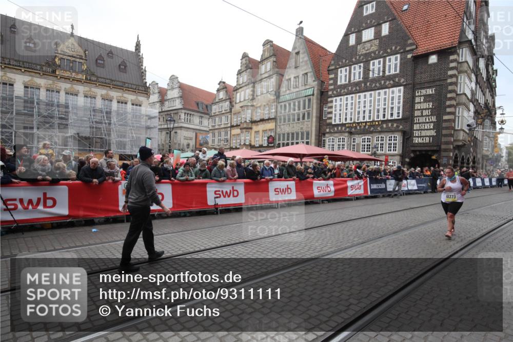 05.10.2025 - 20. swb-Marathon Bremen Yannick Fuchs http://msf.ph/oto/9311111 05.10.2025 11:26:16 Ziel 10373 meine-sportfotos.de