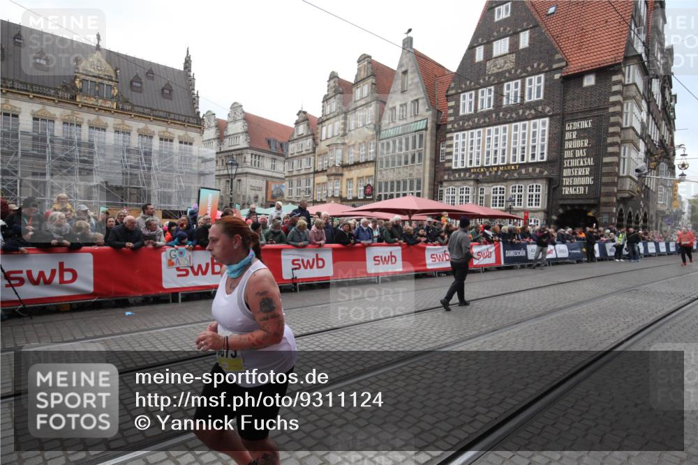 05.10.2025 - 20. swb-Marathon Bremen Yannick Fuchs http://msf.ph/oto/9311124 05.10.2025 11:26:19 Ziel 10373 meine-sportfotos.de