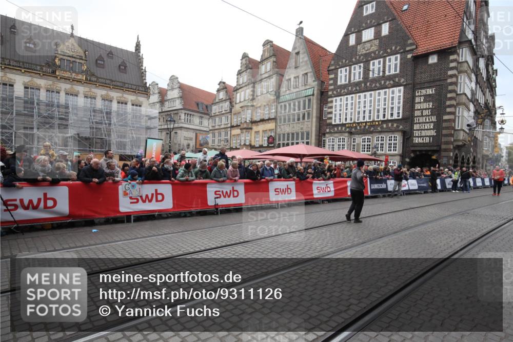 05.10.2025 - 20. swb-Marathon Bremen Yannick Fuchs http://msf.ph/oto/9311126 05.10.2025 11:26:20 Ziel 10373 meine-sportfotos.de