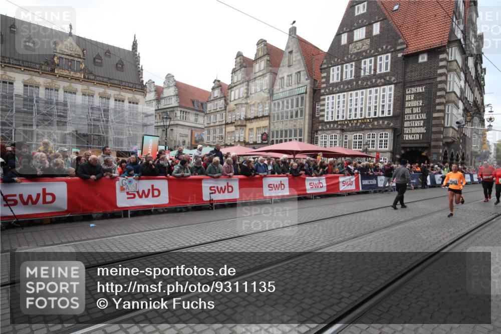05.10.2025 - 20. swb-Marathon Bremen Yannick Fuchs http://msf.ph/oto/9311135 05.10.2025 11:26:22 Ziel 11326 meine-sportfotos.de