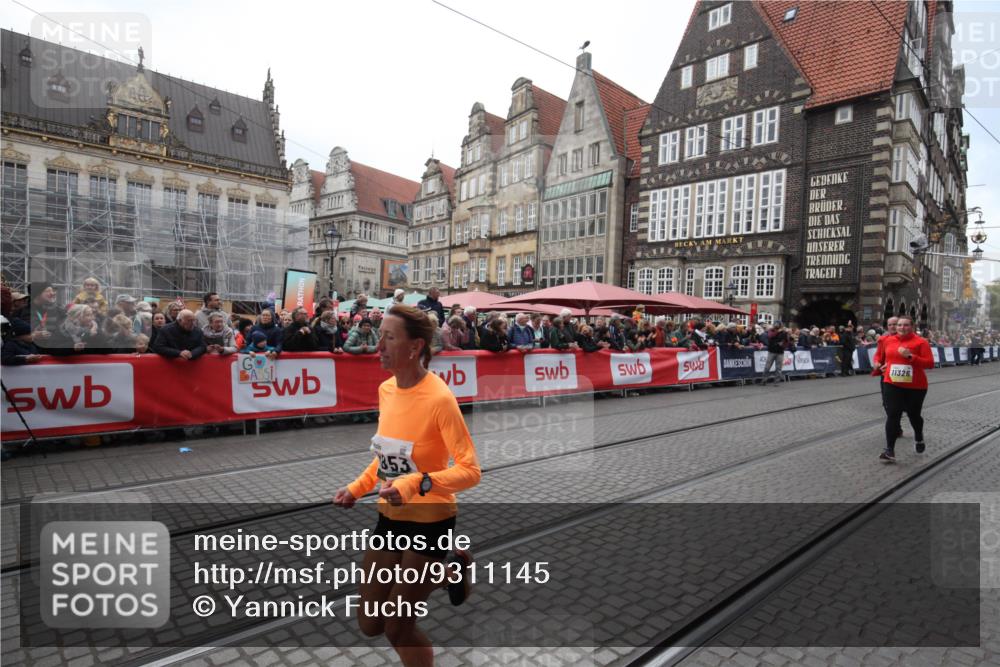 05.10.2025 - 20. swb-Marathon Bremen Yannick Fuchs http://msf.ph/oto/9311145 05.10.2025 11:26:25 Ziel 9352, 11326 meine-sportfotos.de