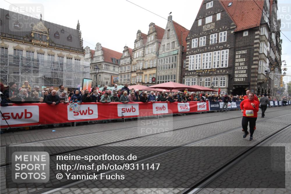 05.10.2025 - 20. swb-Marathon Bremen Yannick Fuchs http://msf.ph/oto/9311147 05.10.2025 11:26:26 Ziel 9352, 11326 meine-sportfotos.de