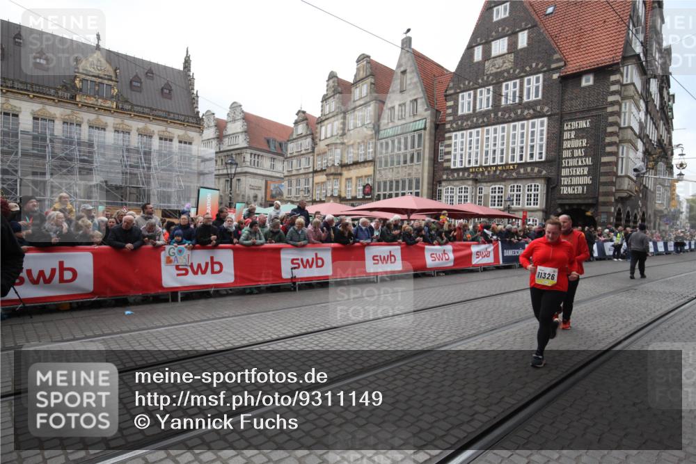 05.10.2025 - 20. swb-Marathon Bremen Yannick Fuchs http://msf.ph/oto/9311149 05.10.2025 11:26:26 Ziel 9352, 11326 meine-sportfotos.de