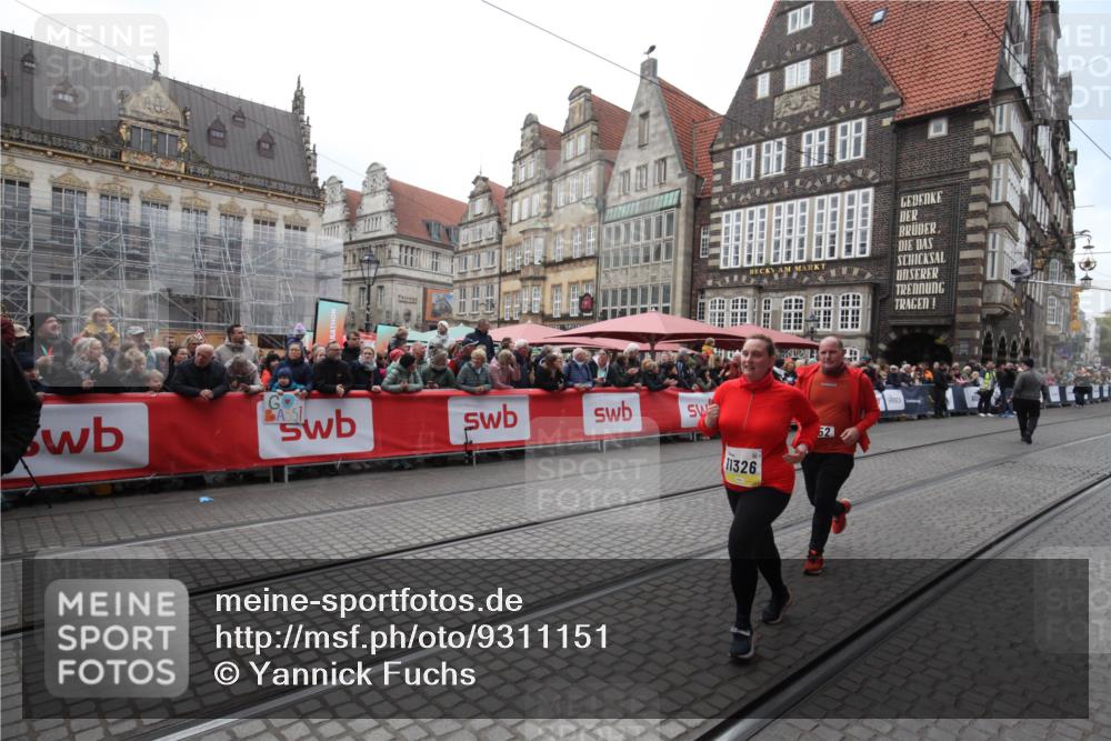 05.10.2025 - 20. swb-Marathon Bremen Yannick Fuchs http://msf.ph/oto/9311151 05.10.2025 11:26:27 Ziel 9352, 11326 meine-sportfotos.de