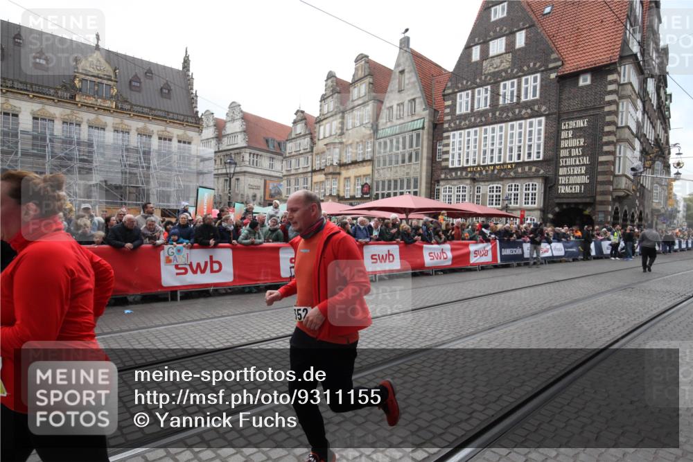 05.10.2025 - 20. swb-Marathon Bremen Yannick Fuchs http://msf.ph/oto/9311155 05.10.2025 11:26:28 Ziel 9352, 11326 meine-sportfotos.de