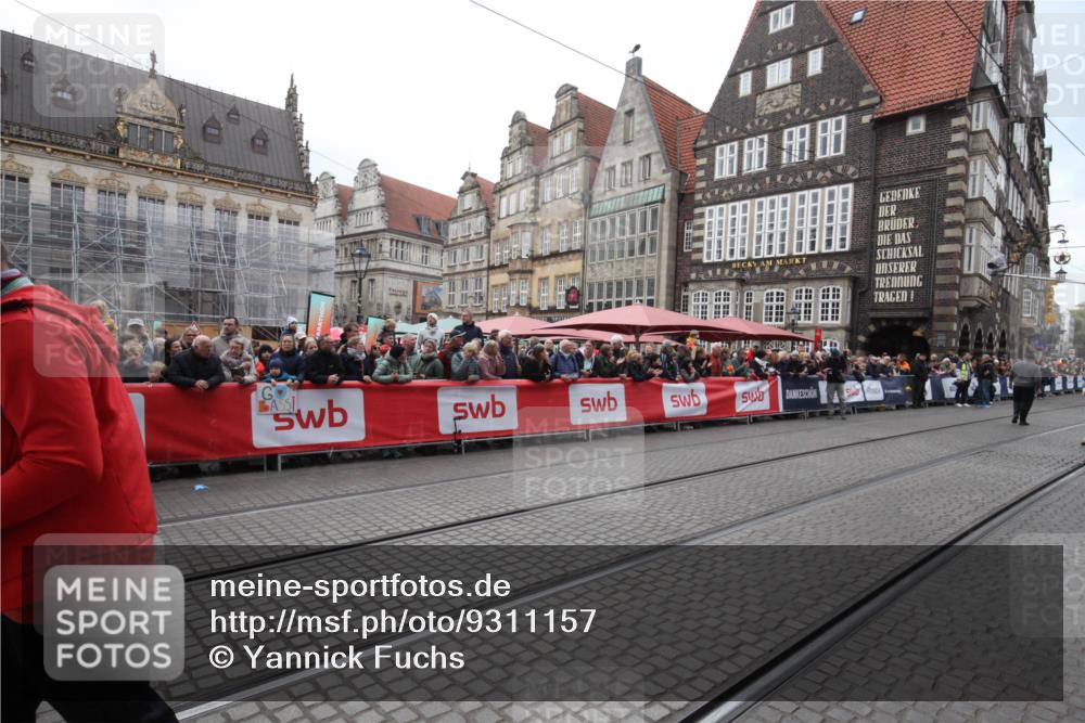 05.10.2025 - 20. swb-Marathon Bremen Yannick Fuchs http://msf.ph/oto/9311157 05.10.2025 11:26:29 Ziel 9352 meine-sportfotos.de