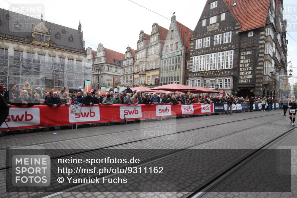 05.10.2025 - 20. swb-Marathon Bremen Yannick Fuchs http://msf.ph/oto/9311162 05.10.2025 11:26:30 Ziel  meine-sportfotos.de