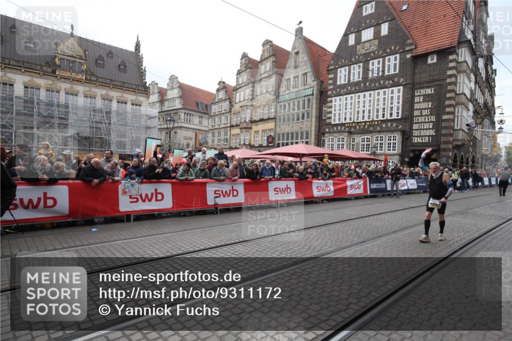 05.10.2025 - 20. swb-Marathon Bremen Yannick Fuchs http://msf.ph/oto/9311172 05.10.2025 11:26:33 Ziel 9941 meine-sportfotos.de
