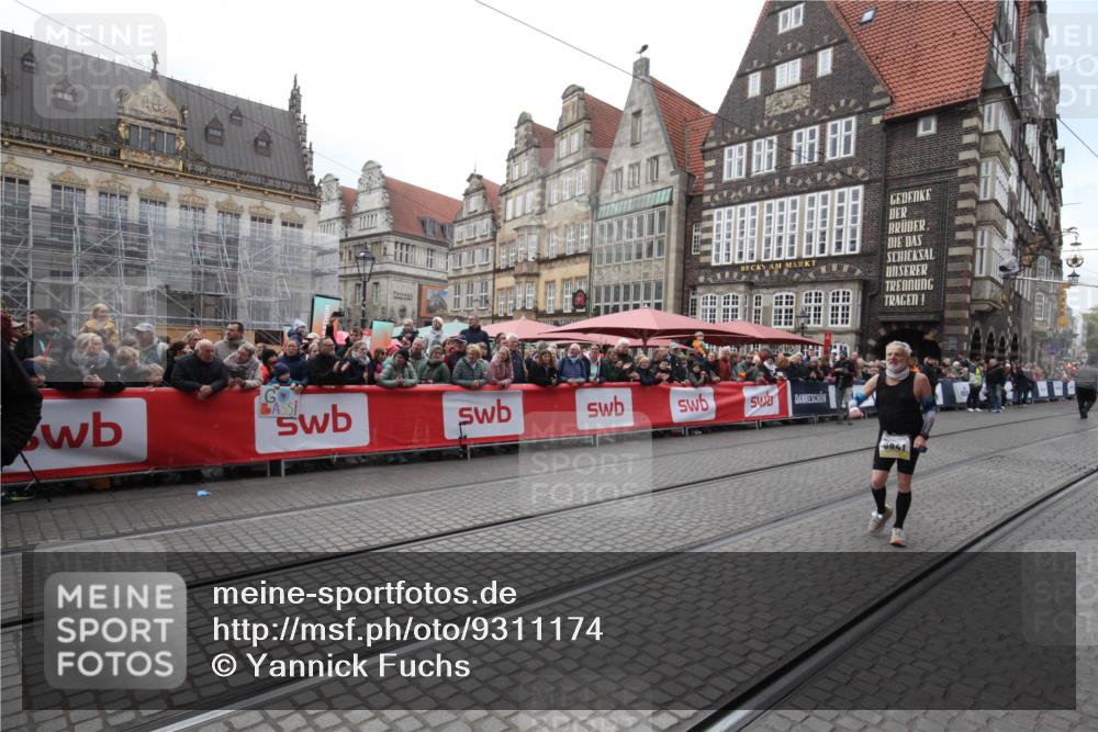 05.10.2025 - 20. swb-Marathon Bremen Yannick Fuchs http://msf.ph/oto/9311174 05.10.2025 11:26:34 Ziel 9941 meine-sportfotos.de
