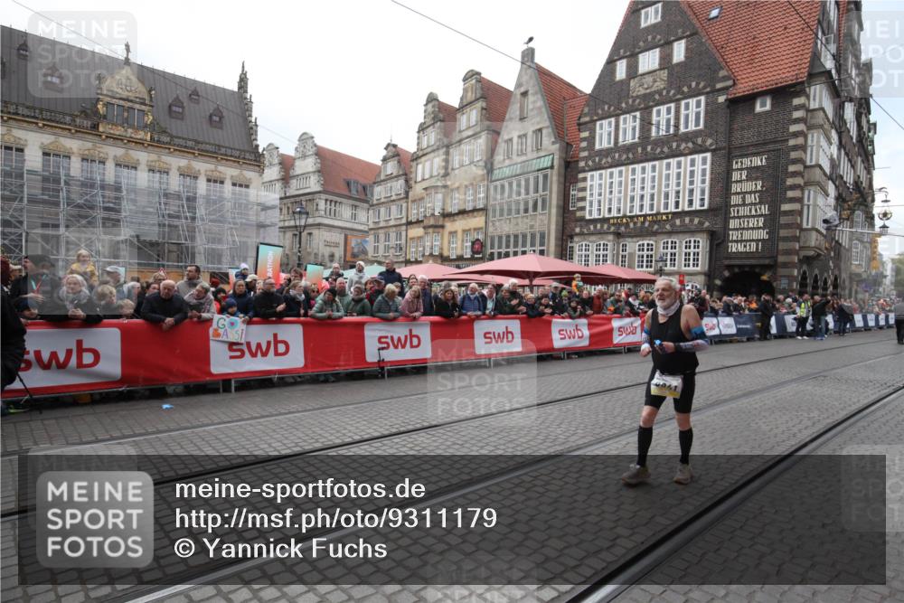 05.10.2025 - 20. swb-Marathon Bremen Yannick Fuchs http://msf.ph/oto/9311179 05.10.2025 11:26:35 Ziel 9941 meine-sportfotos.de