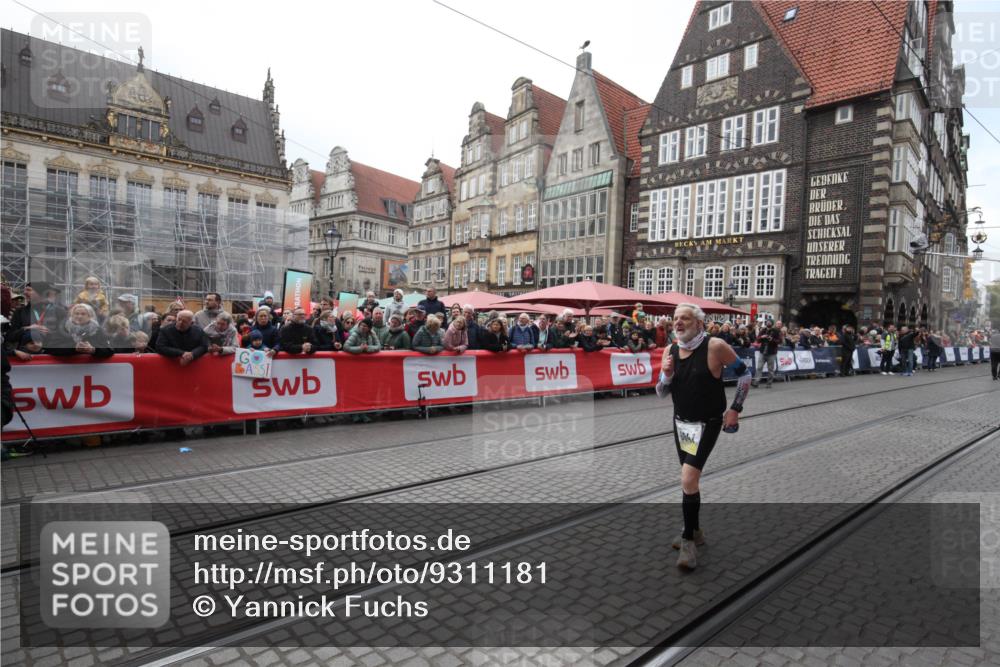 05.10.2025 - 20. swb-Marathon Bremen Yannick Fuchs http://msf.ph/oto/9311181 05.10.2025 11:26:35 Ziel 9941 meine-sportfotos.de