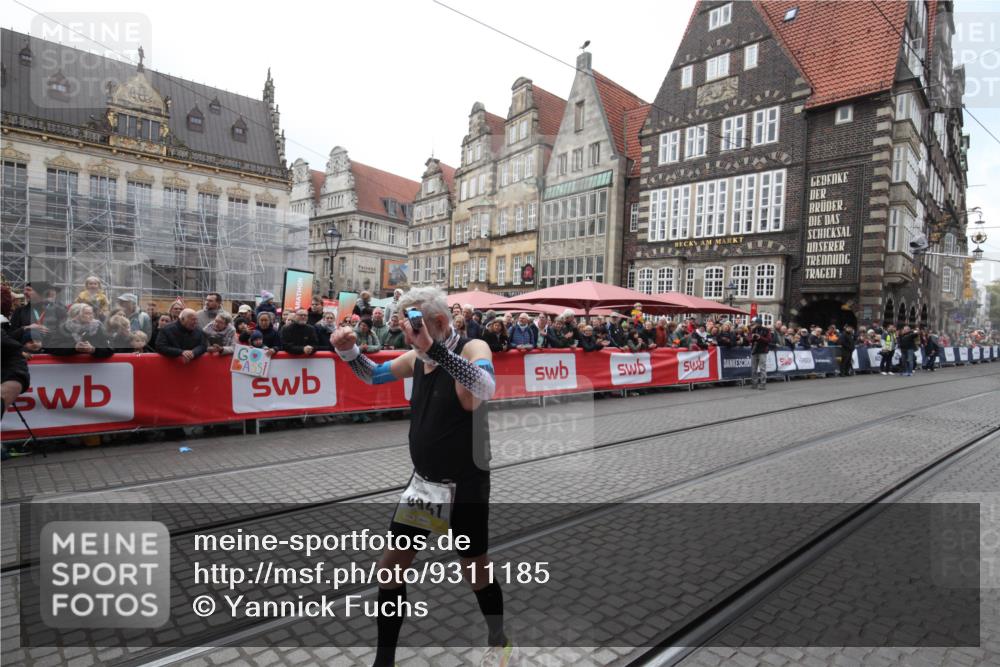 05.10.2025 - 20. swb-Marathon Bremen Yannick Fuchs http://msf.ph/oto/9311185 05.10.2025 11:26:36 Ziel 9941 meine-sportfotos.de
