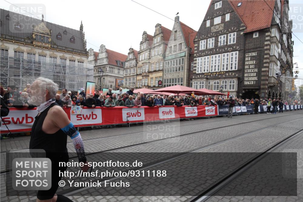 05.10.2025 - 20. swb-Marathon Bremen Yannick Fuchs http://msf.ph/oto/9311188 05.10.2025 11:26:37 Ziel 9941 meine-sportfotos.de