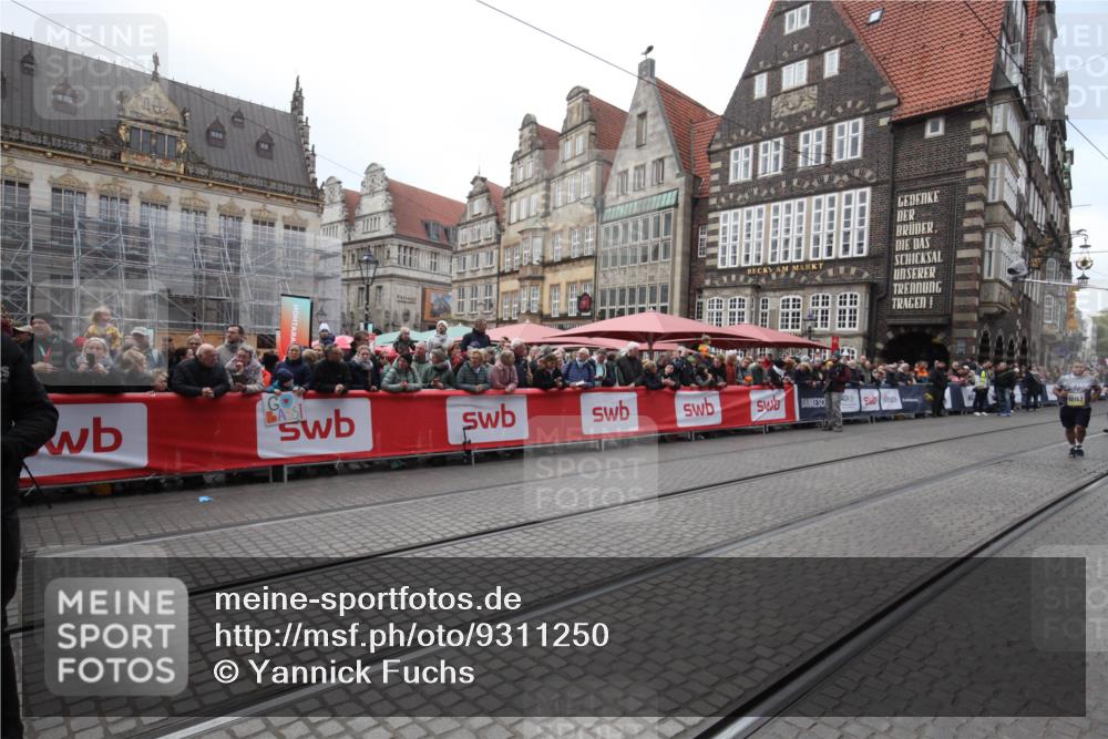 05.10.2025 - 20. swb-Marathon Bremen Yannick Fuchs http://msf.ph/oto/9311250 05.10.2025 11:26:54 Ziel 10153 meine-sportfotos.de