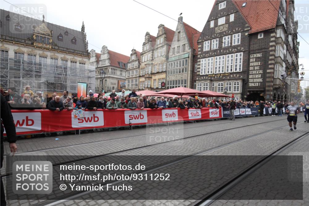 05.10.2025 - 20. swb-Marathon Bremen Yannick Fuchs http://msf.ph/oto/9311252 05.10.2025 11:26:55 Ziel 10153 meine-sportfotos.de