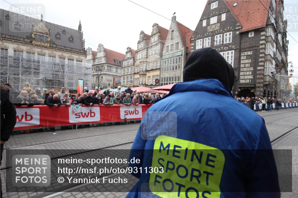 05.10.2025 - 20. swb-Marathon Bremen Yannick Fuchs http://msf.ph/oto/9311303 05.10.2025 11:27:09 Ziel  meine-sportfotos.de