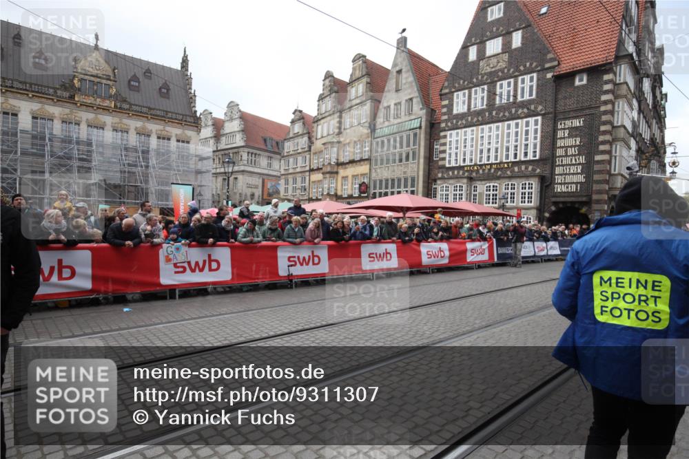 05.10.2025 - 20. swb-Marathon Bremen Yannick Fuchs http://msf.ph/oto/9311307 05.10.2025 11:27:10 Ziel  meine-sportfotos.de