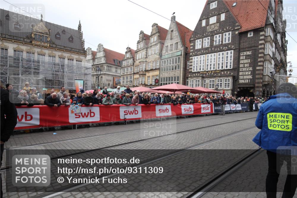 05.10.2025 - 20. swb-Marathon Bremen Yannick Fuchs http://msf.ph/oto/9311309 05.10.2025 11:27:10 Ziel  meine-sportfotos.de