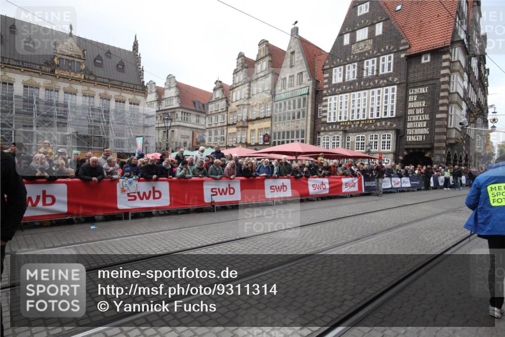05.10.2025 - 20. swb-Marathon Bremen Yannick Fuchs http://msf.ph/oto/9311314 05.10.2025 11:27:12 Ziel  meine-sportfotos.de