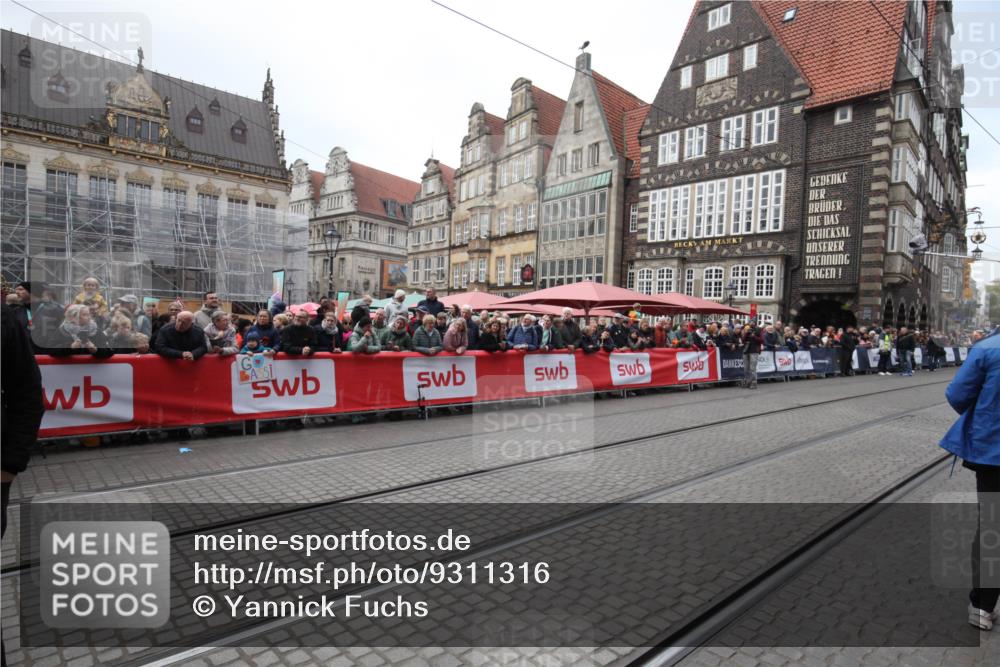 05.10.2025 - 20. swb-Marathon Bremen Yannick Fuchs http://msf.ph/oto/9311316 05.10.2025 11:27:12 Ziel  meine-sportfotos.de