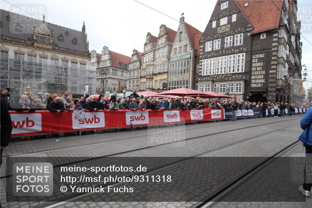 05.10.2025 - 20. swb-Marathon Bremen Yannick Fuchs http://msf.ph/oto/9311318 05.10.2025 11:27:12 Ziel  meine-sportfotos.de