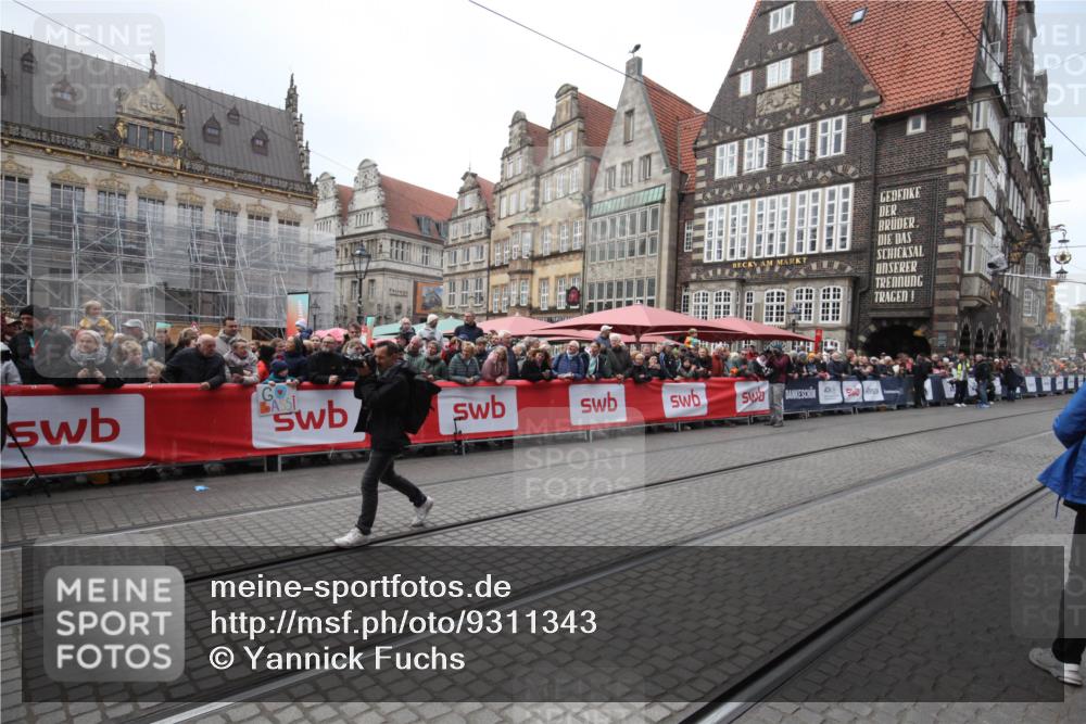 05.10.2025 - 20. swb-Marathon Bremen Yannick Fuchs http://msf.ph/oto/9311343 05.10.2025 11:27:20 Ziel  meine-sportfotos.de