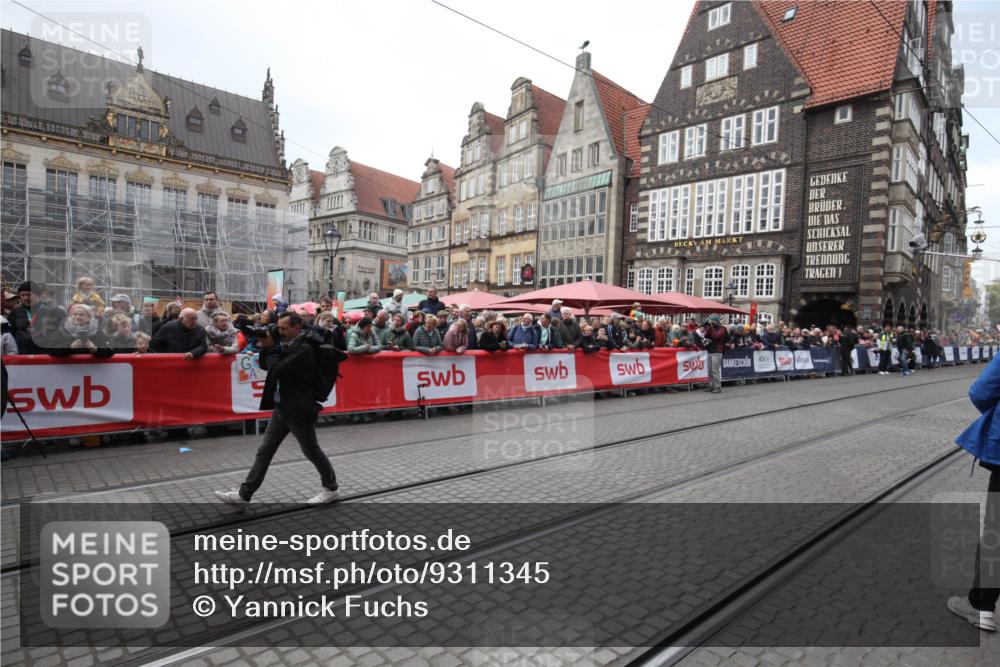 05.10.2025 - 20. swb-Marathon Bremen Yannick Fuchs http://msf.ph/oto/9311345 05.10.2025 11:27:21 Ziel  meine-sportfotos.de