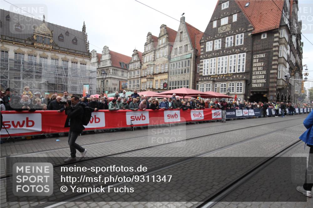 05.10.2025 - 20. swb-Marathon Bremen Yannick Fuchs http://msf.ph/oto/9311347 05.10.2025 11:27:21 Ziel  meine-sportfotos.de