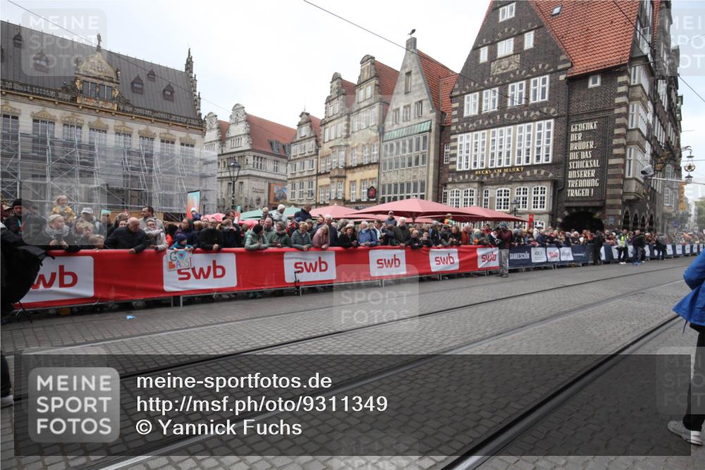 05.10.2025 - 20. swb-Marathon Bremen Yannick Fuchs http://msf.ph/oto/9311349 05.10.2025 11:27:22 Ziel  meine-sportfotos.de