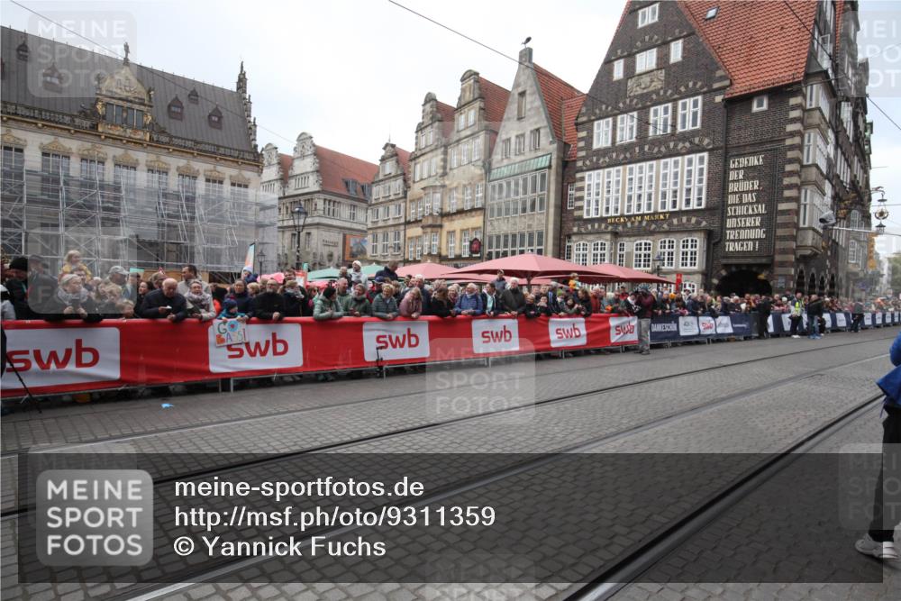05.10.2025 - 20. swb-Marathon Bremen Yannick Fuchs http://msf.ph/oto/9311359 05.10.2025 11:27:24 Ziel  meine-sportfotos.de