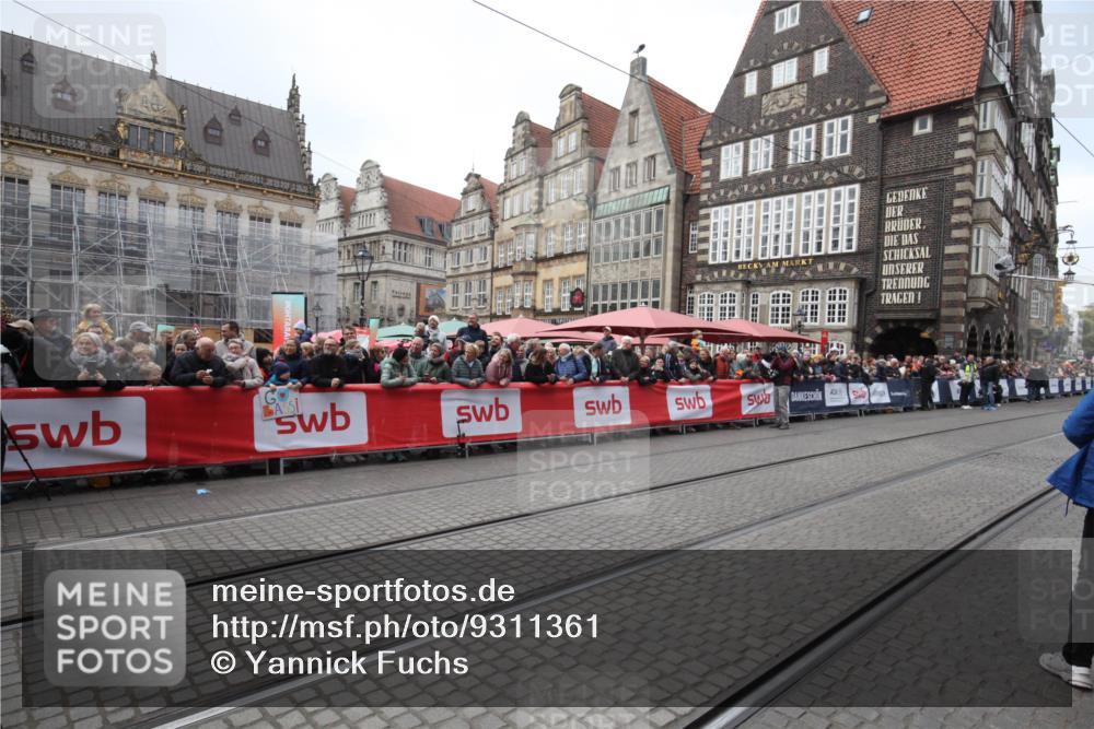 05.10.2025 - 20. swb-Marathon Bremen Yannick Fuchs http://msf.ph/oto/9311361 05.10.2025 11:27:26 Ziel  meine-sportfotos.de