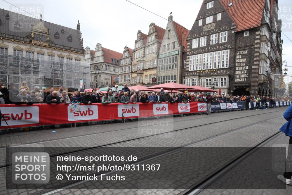 05.10.2025 - 20. swb-Marathon Bremen Yannick Fuchs http://msf.ph/oto/9311367 05.10.2025 11:27:28 Ziel  meine-sportfotos.de